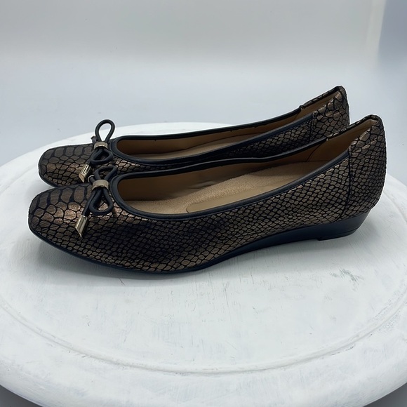 NWOT-Naturalizer Dove Wedge Flats - Picture 7 of 15